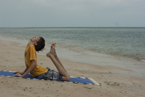 Сколиоз, синдром Марфана | Детокс йога кэмп в Таиланде и Непале